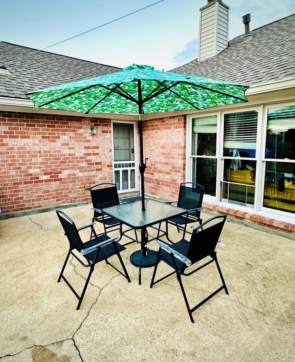 Outdoor furniture/dining space so Sit out here & enjoy!