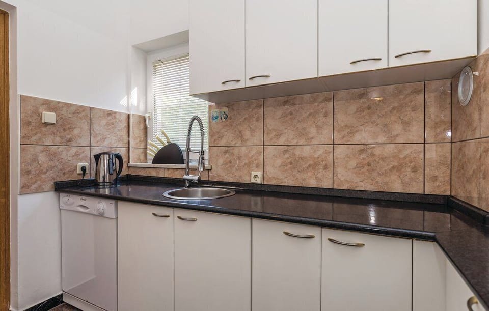 Comfort Villa, 3 Bedrooms, Pool View | Private kitchen | Full-size fridge, microwave, oven, stovetop