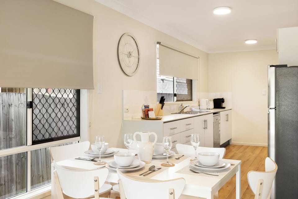 Dining Area (2)