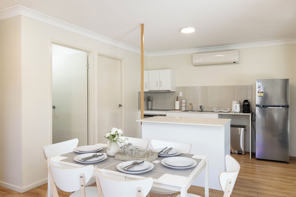 Dining Area (2)