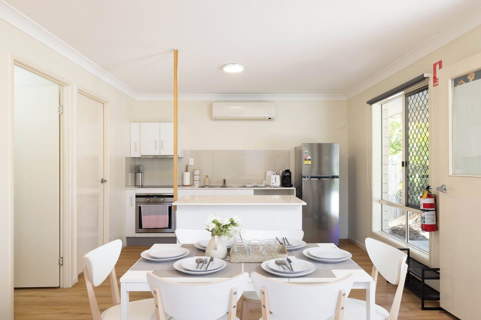 Dining Area (3)