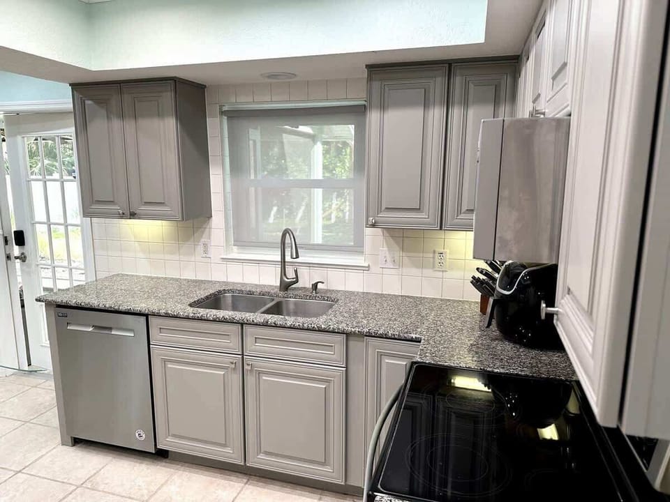 Spacious Kitchen sink area!