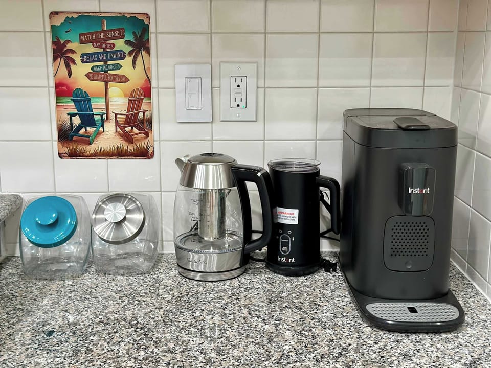 Kitchen with coffee station area (Keurig and Nespresso)