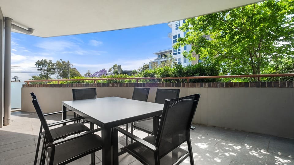 Sip, unwind, eat and enjoy the breeze.