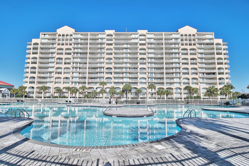 Access to Barefoot Landing's Famous Salt Water Pool is included with Home rental