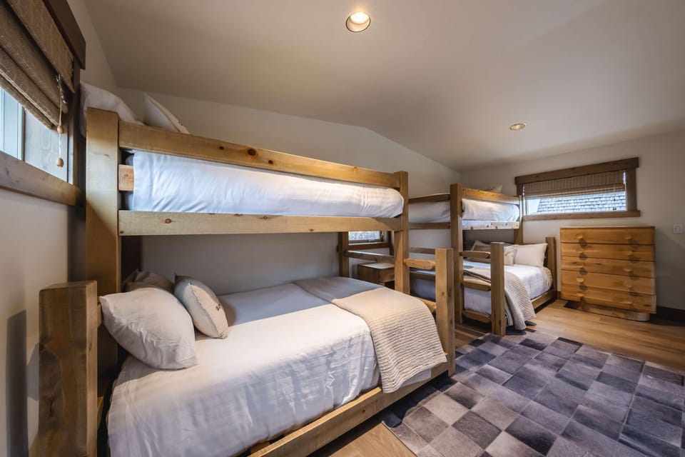 House, Multiple Beds, Hot Tub, Garden View (Getaway at the Wilderness Club) | 2 bedrooms, individually decorated, individually furnished, bed sheets