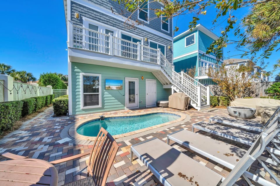 Pool Area w/Smart TV