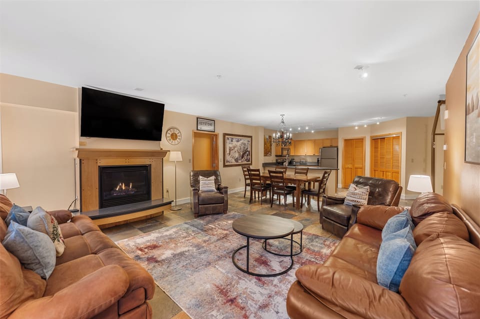 Condo (3 Bedrooms) | Front of property