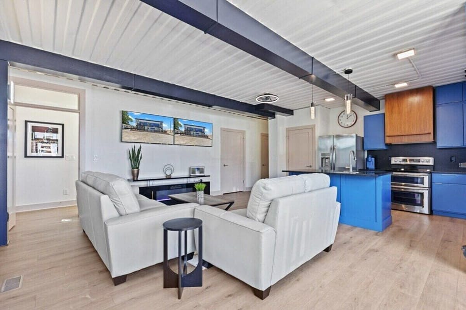 Living Room / Lounge