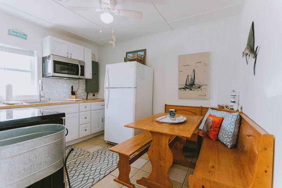 NH337B: Coastal Dunes 2 | Dining and Kitchen Areas
