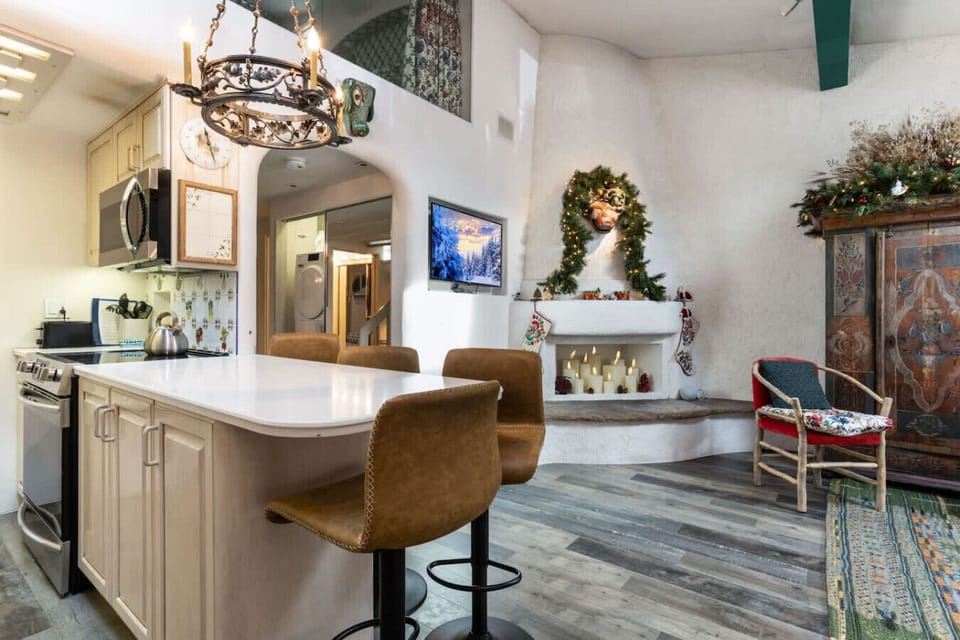 European style, fully equipped kitchen with bar seating