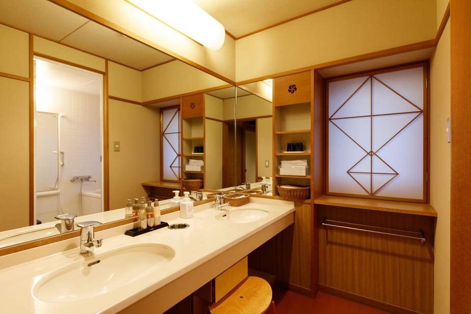 In-room safe, free WiFi, bed sheets