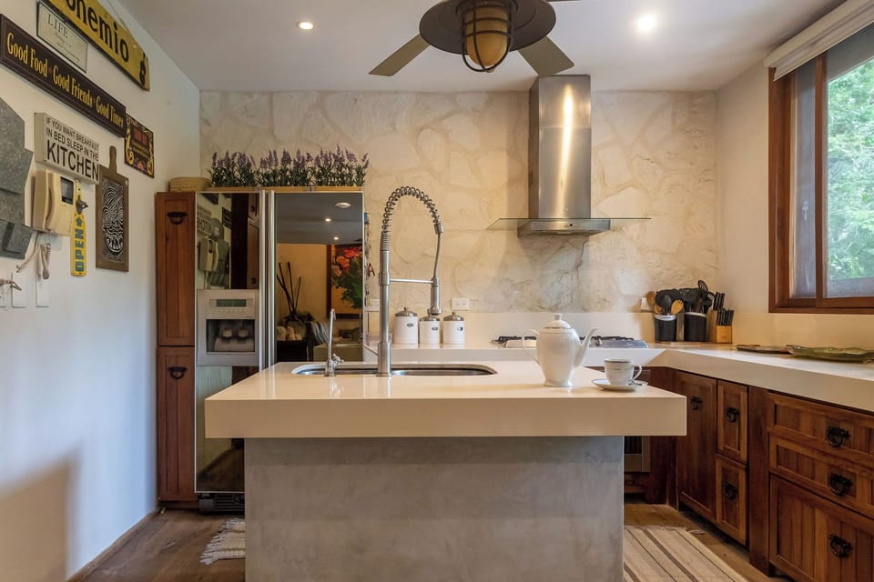 Luxury House, Pool View | Private kitchen | Electric kettle