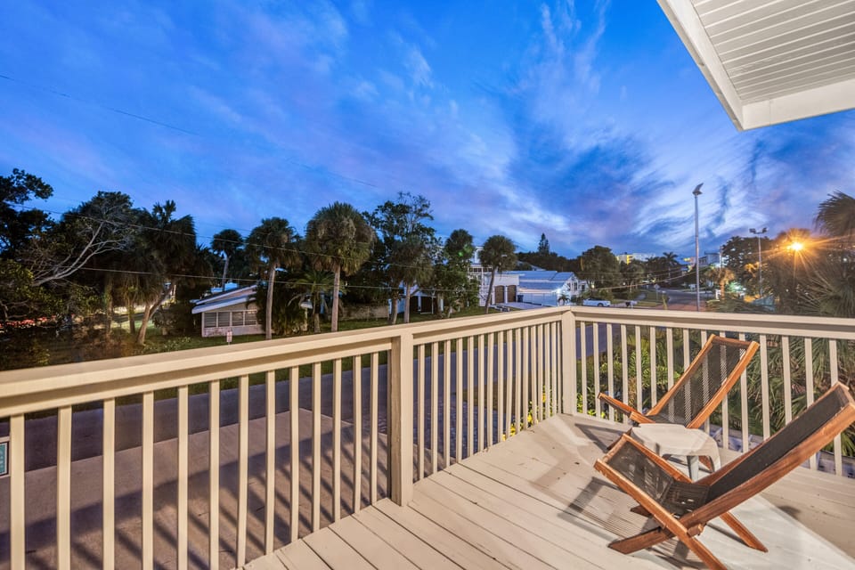 Quiet surroundings create a peaceful retreat under the Siesta Key stars.