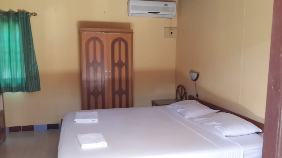 In-room safe, rollaway beds (surcharge), WiFi (free)