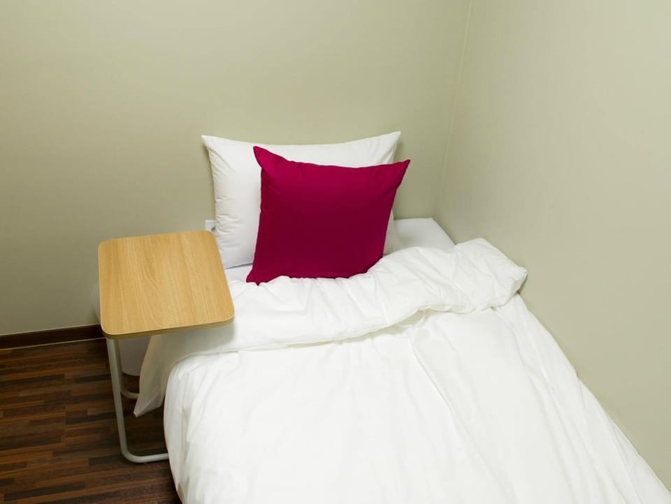 Soundproofing, free WiFi, bed sheets