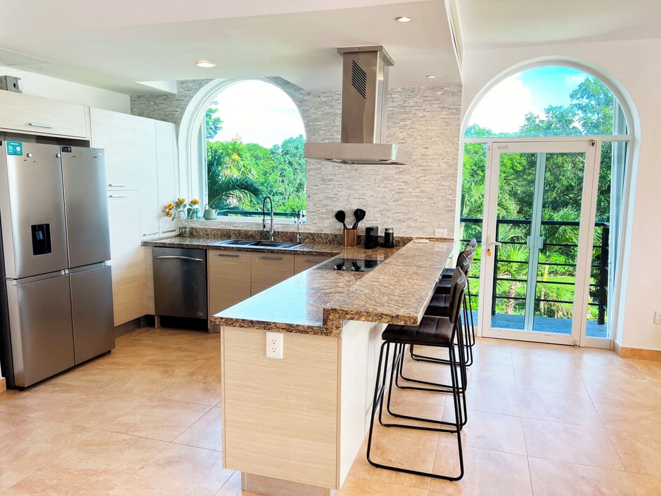 Deluxe Condo, Canal View | Private kitchen | Full-size fridge, microwave, oven, stovetop
