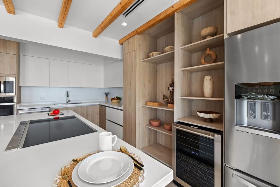 The clean lines and minimalist design offer a contemporary look, while the open layout ensures easy movement and plenty of workspace for cooking.