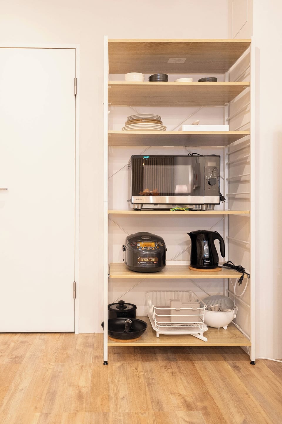Superior Villa | Private kitchen | Fridge, microwave, stovetop, electric kettle