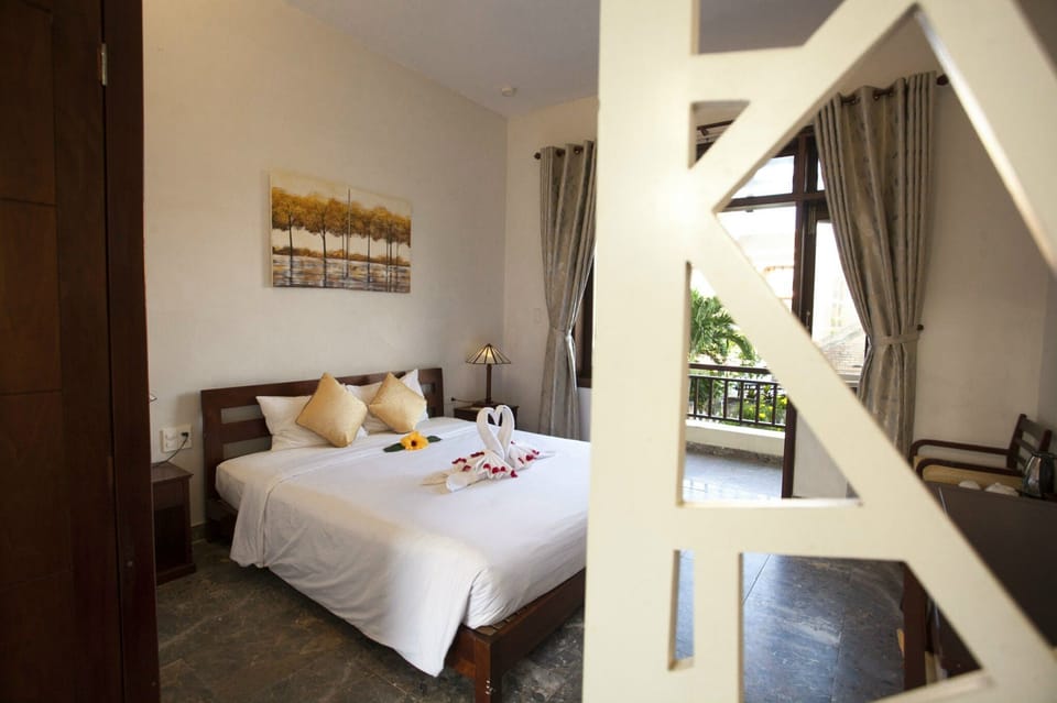 High - End Deluxe Double or Twin Room | Premium bedding, minibar, in-room safe, desk