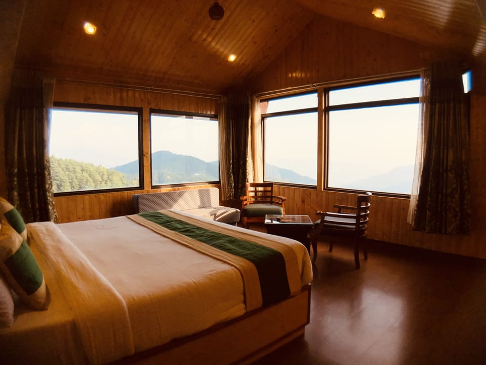 Panoramic Twin Room | Laptop workspace, blackout drapes, free WiFi, bed sheets