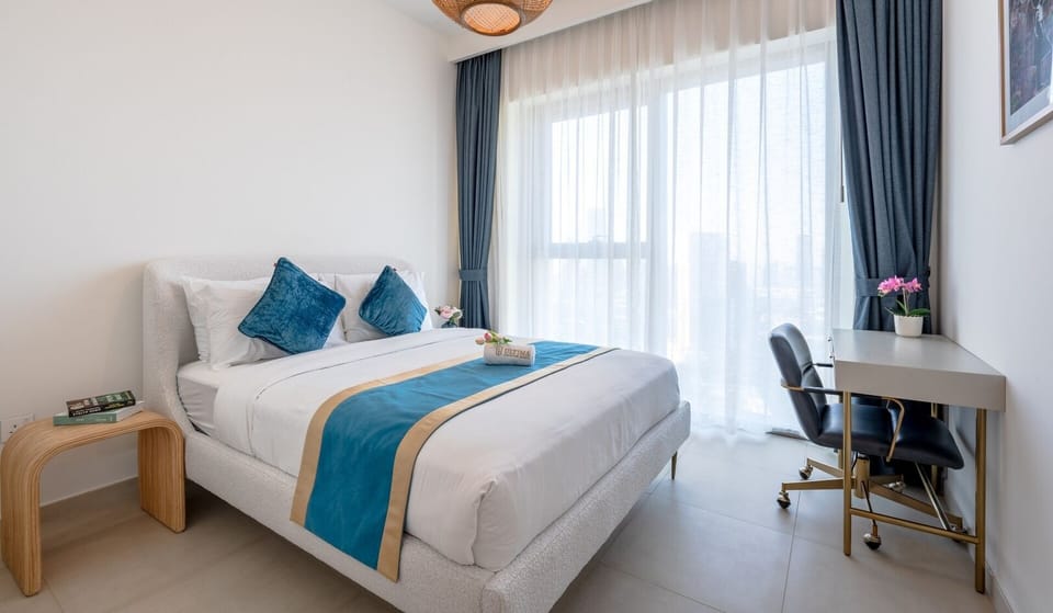 luxurious 1 BR with table arrangement and view to the city