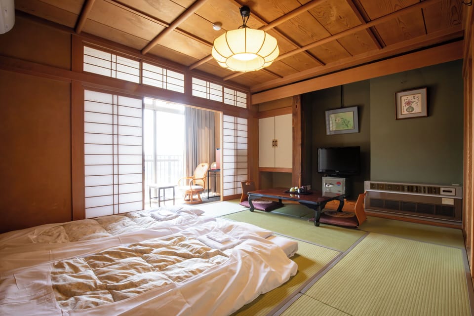 In-room safe, free WiFi, bed sheets
