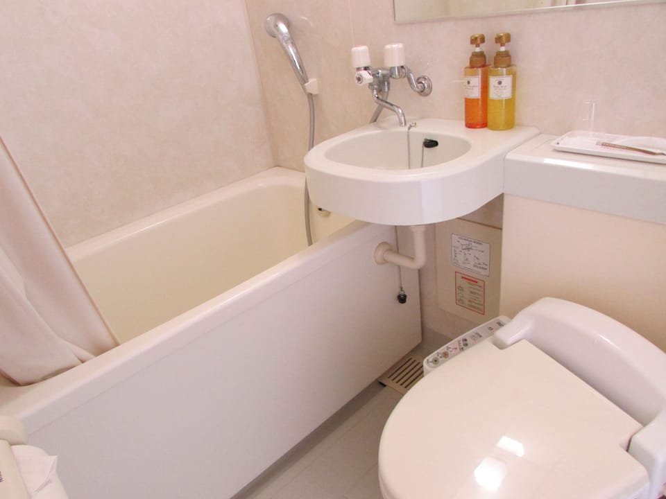 Standard Room, Smoking (semi double) | Bathroom | Combined shower/tub, free toiletries, hair dryer, bathrobes