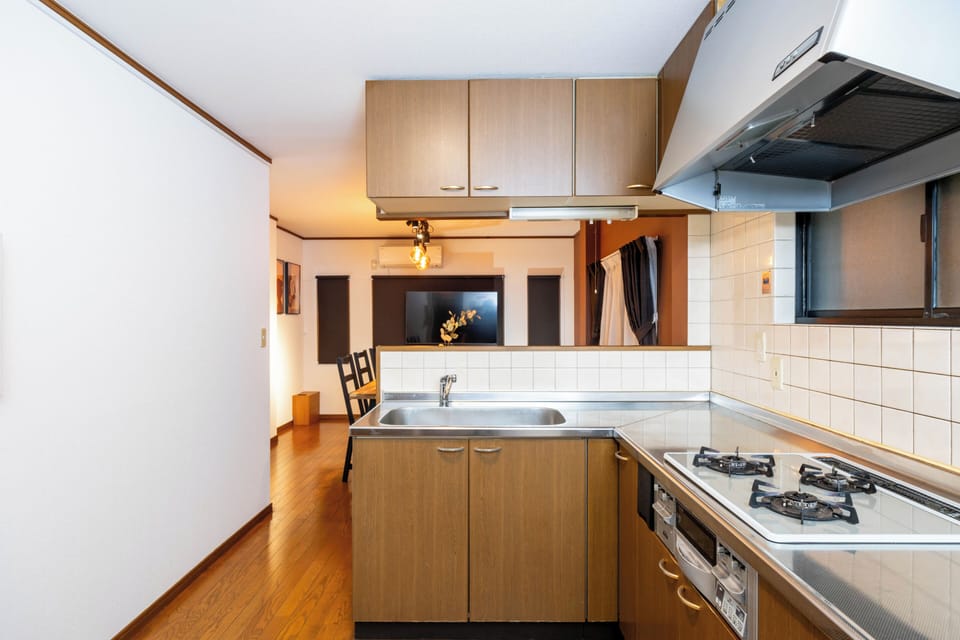 Condo, Balcony | Private kitchen | Electric kettle, toaster