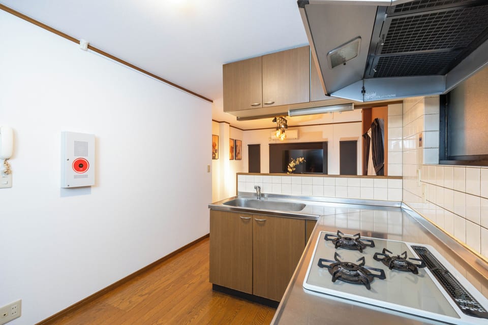 Condo, Balcony | Private kitchen | Electric kettle, toaster
