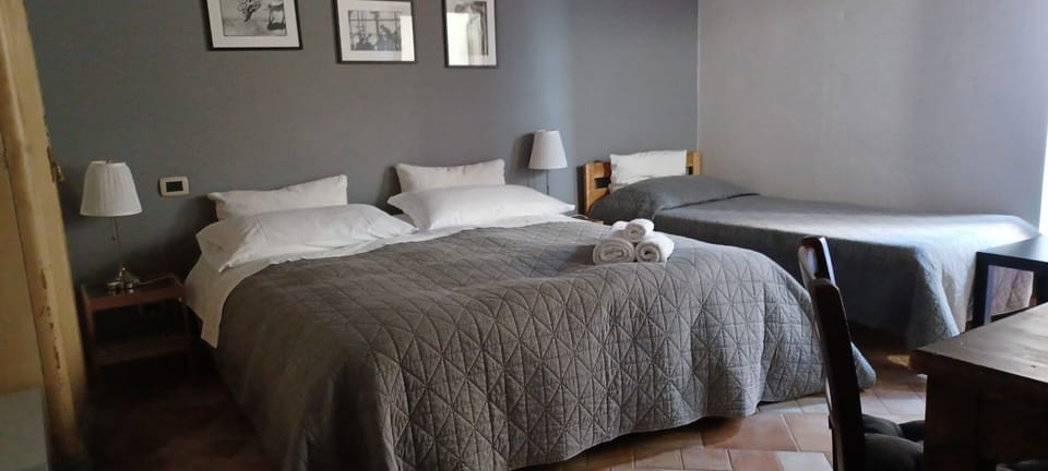 Triple Room | 1 bedroom, minibar, individually decorated, individually furnished