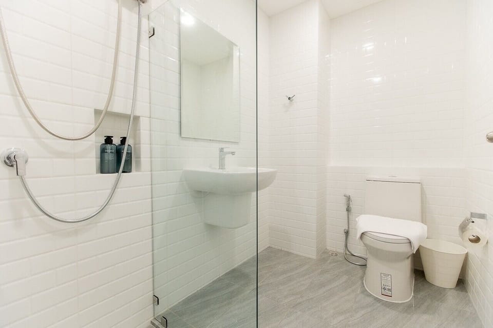 Shower, free toiletries, hair dryer, towels
