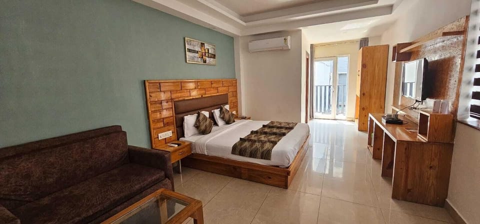 Premium bedding, down comforters, free WiFi, bed sheets