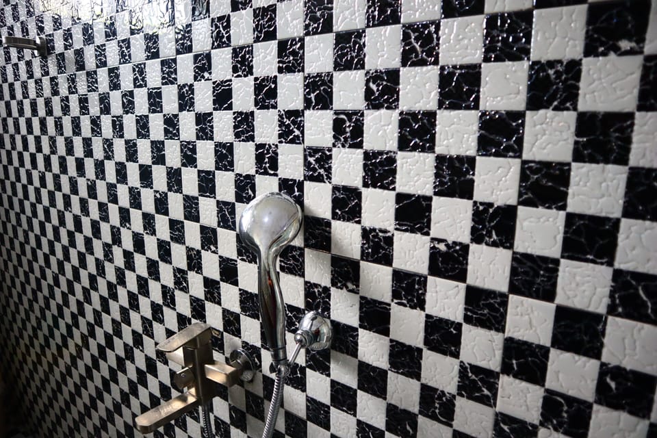 Superior Double Room | Bathroom | Slippers, towels, soap, toilet paper