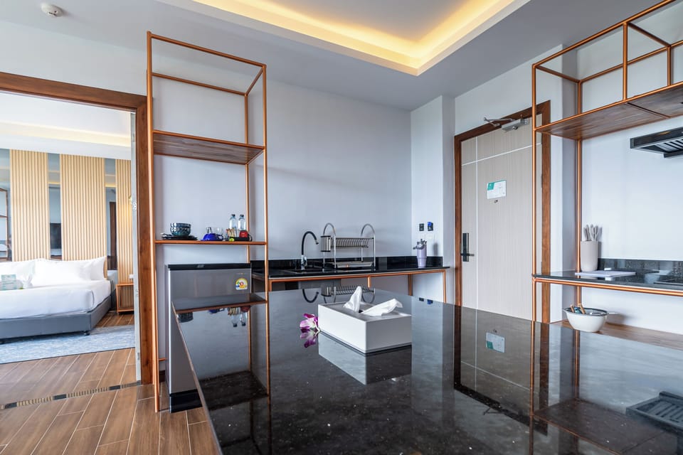 Premium Family Suite | In-room safe, desk, free WiFi, bed sheets