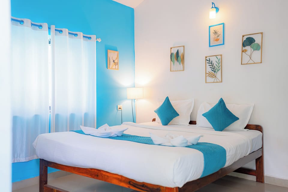 Standard Studio Suite, Balcony, Garden View | Soundproofing, WiFi (free), bed sheets