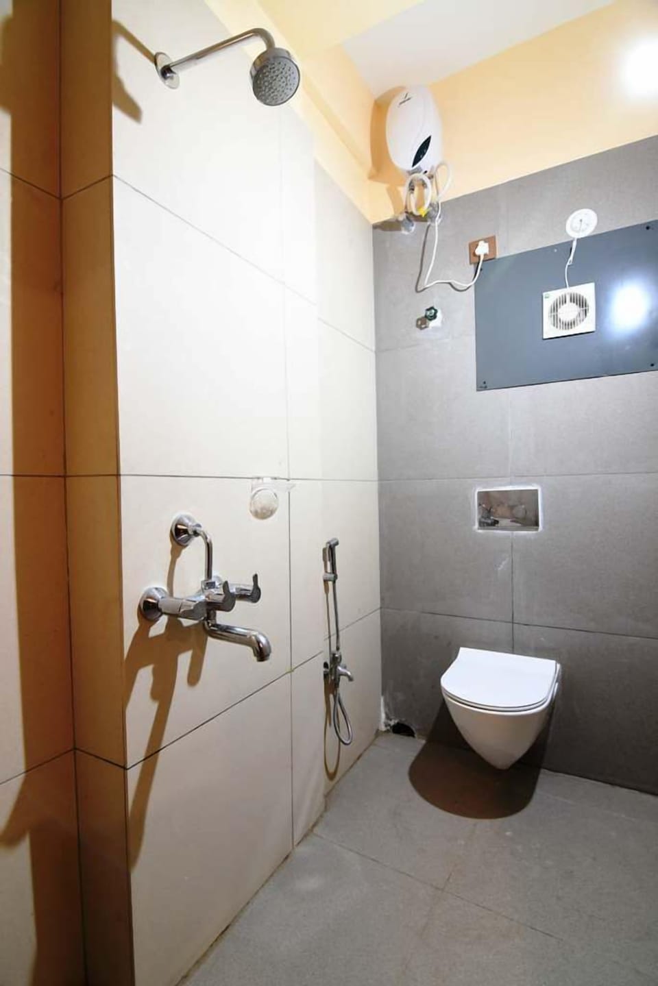 Deluxe Double Room, Balcony, City View | Bathroom | Slippers