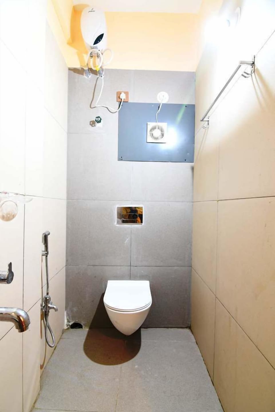Deluxe Double Room, Balcony, City View | Bathroom | Slippers