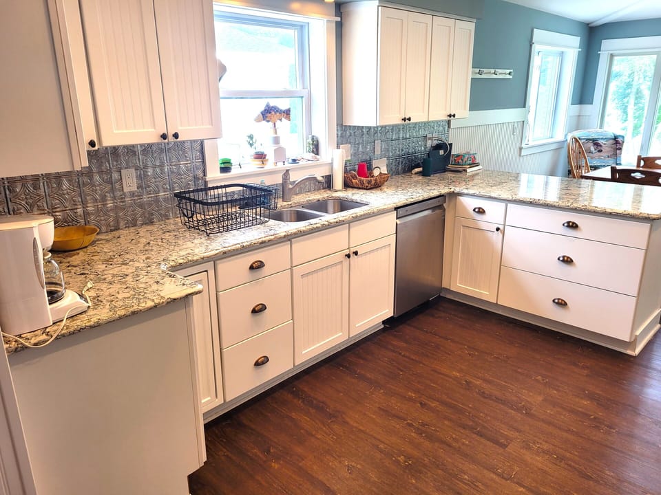 LARGER HOUSE - KITCHEN:  Full kitchen with all appliances including a dishwasher.