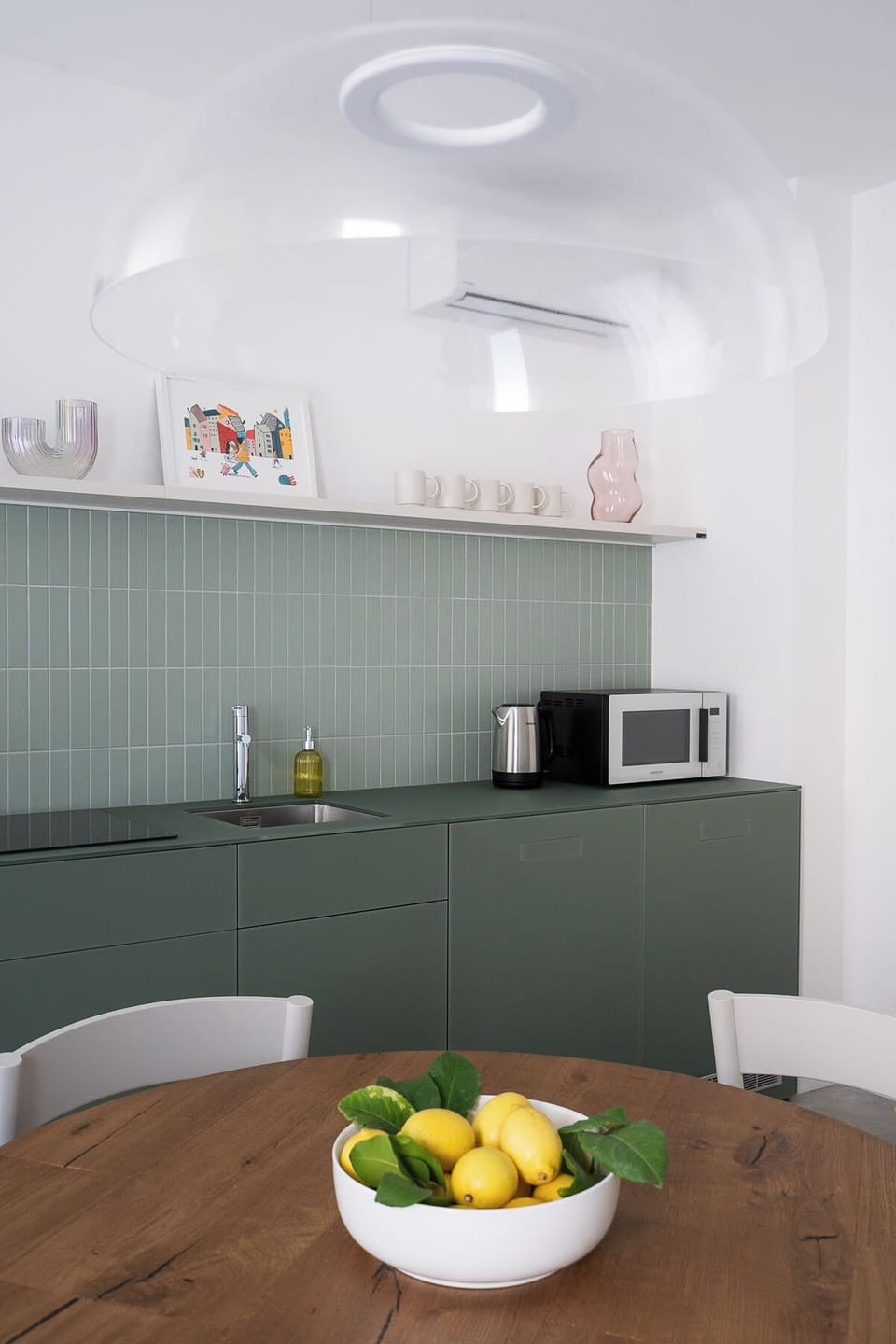 Full-size fridge, dishwasher, cookware/dishes/utensils