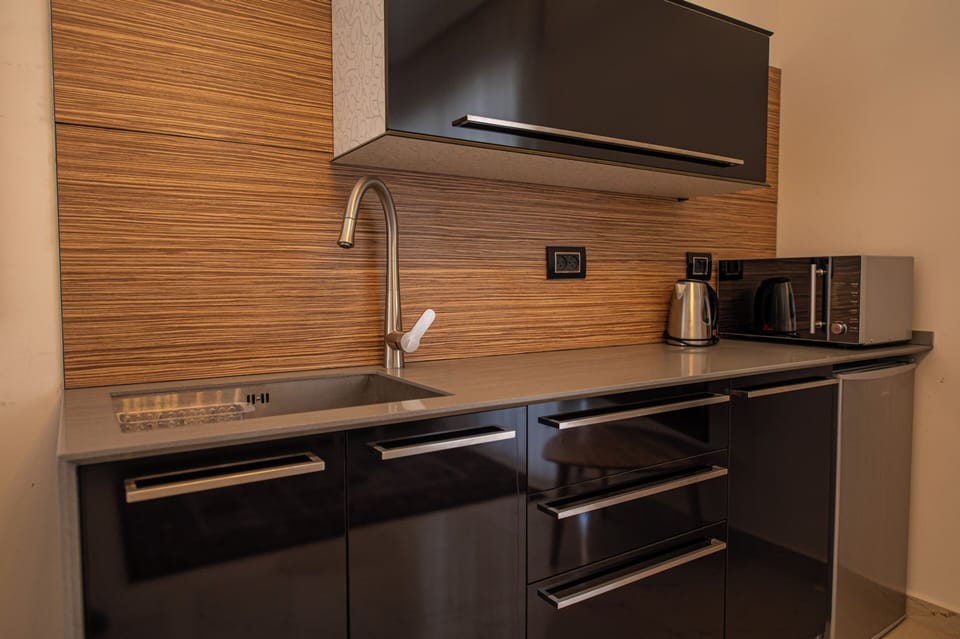 Deluxe Suite, Pool View | Private kitchen | Mini-fridge, microwave, stovetop, espresso maker
