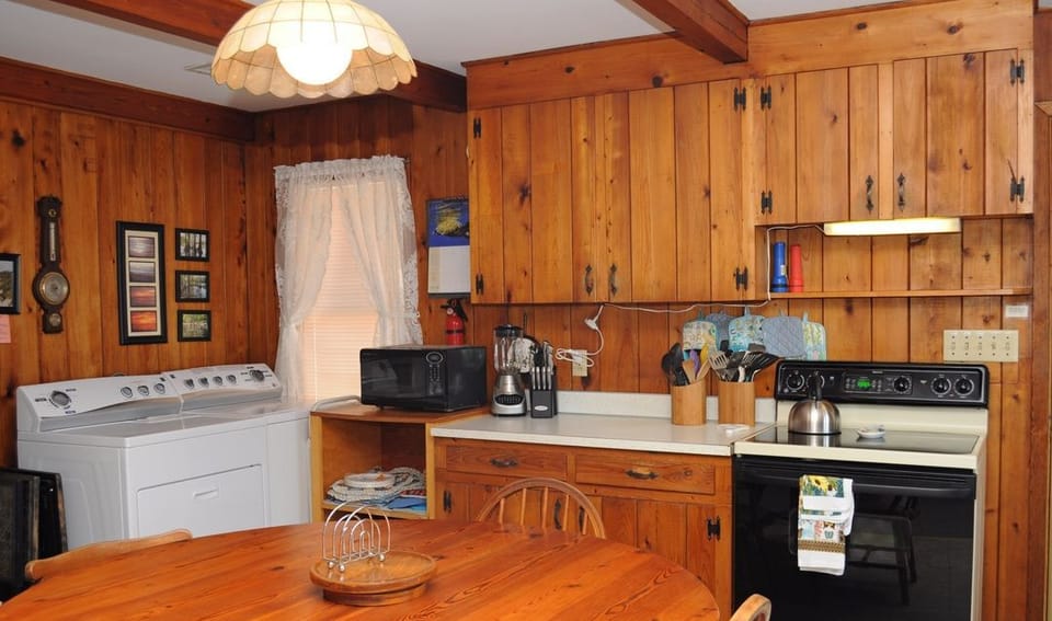 Kitchen / Dining Area II