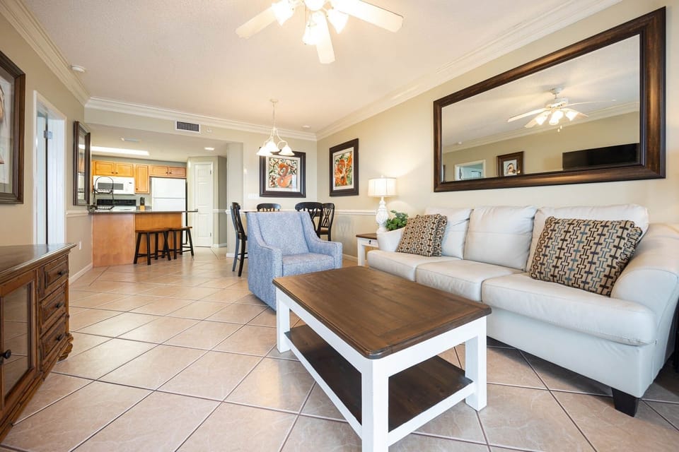 Condo, 2 Bedrooms | Living area