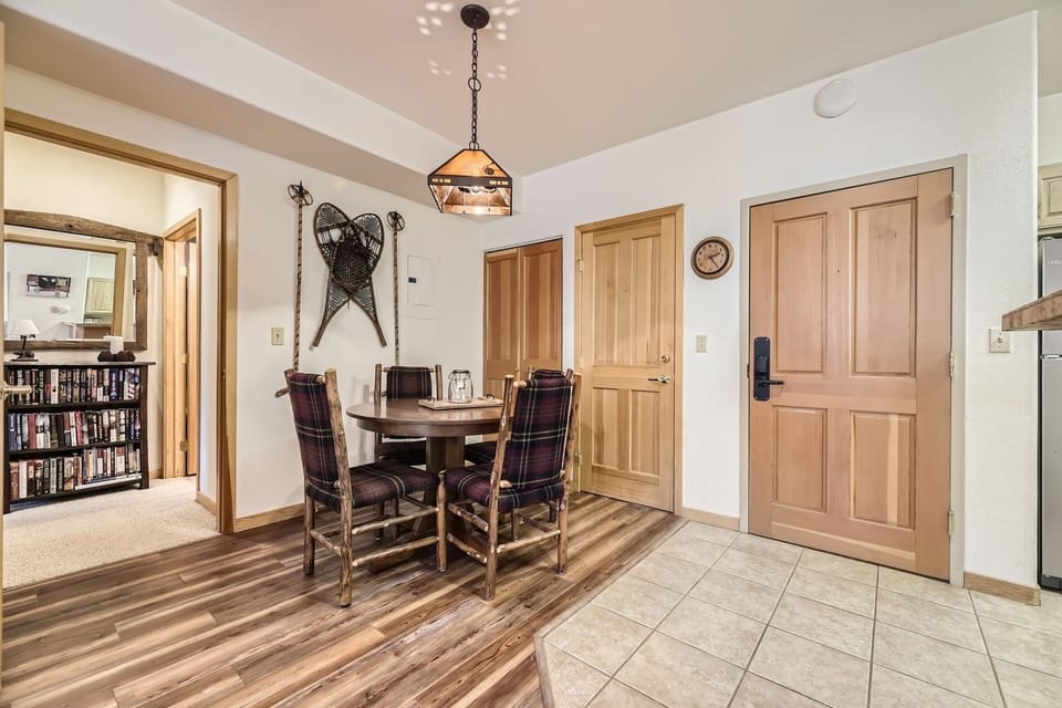 Condo, 2 Bedrooms | Dining
