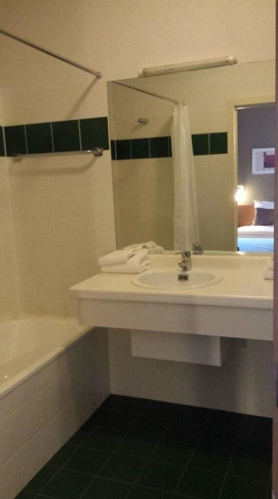 Standard Double Room | Bathroom | Combined shower/tub, hair dryer, bidet