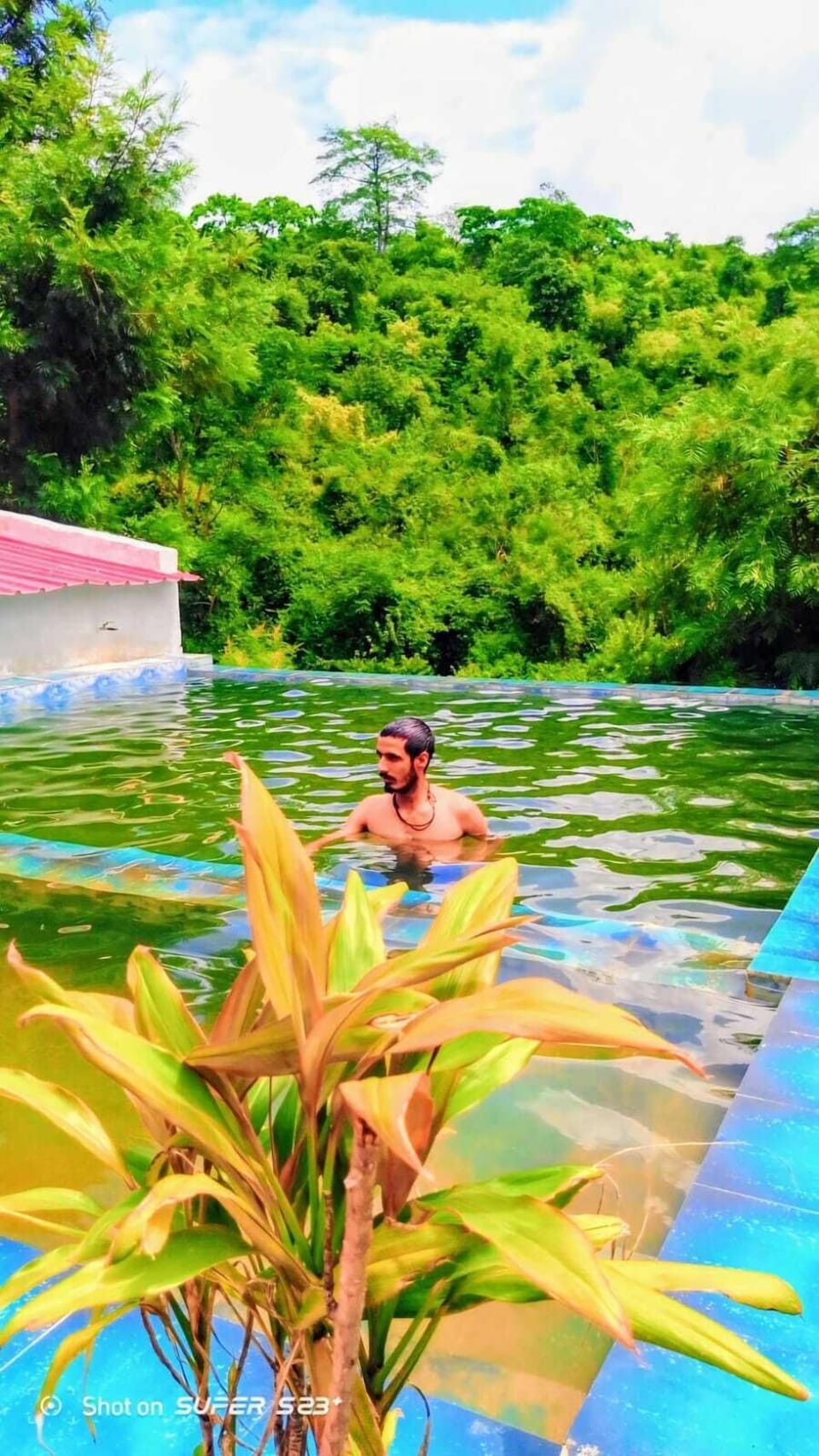 Swim-up bar