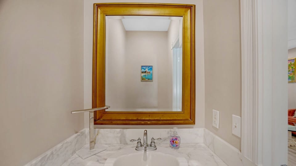 The downstairs powder room...