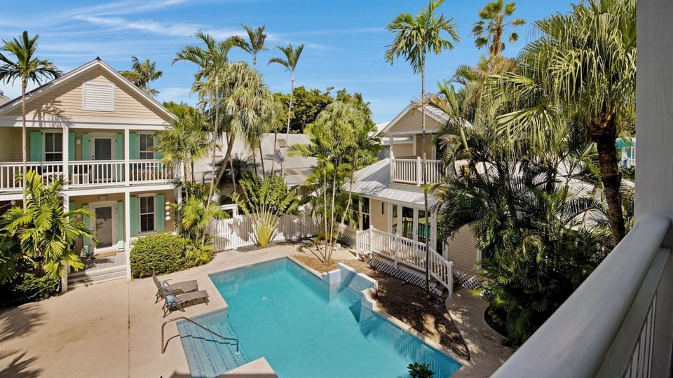 Bird's eye view of the pool from the balcony...