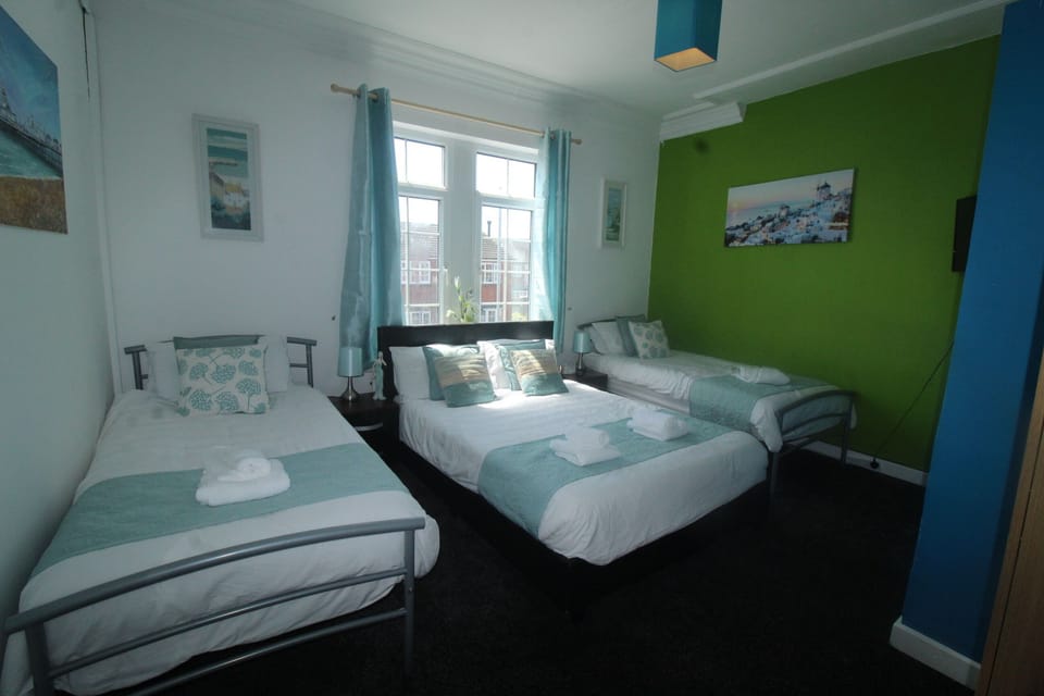 5 bedrooms, iron/ironing board, free WiFi