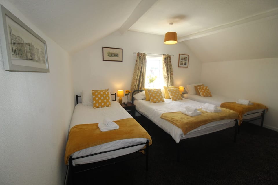 5 bedrooms, iron/ironing board, free WiFi